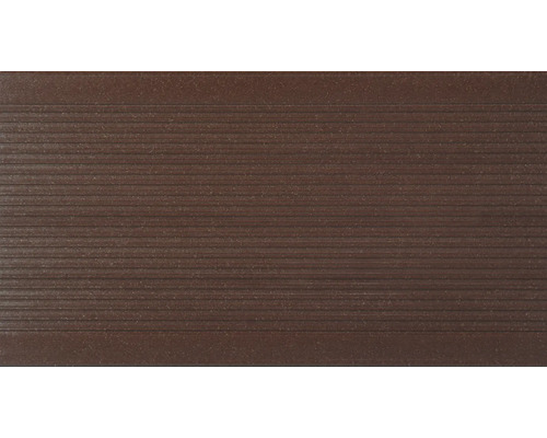 Terrassendiele aus WPC mit geriffelter Oberfläche