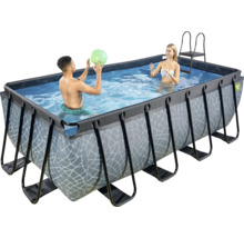 Rechteckiger Rahmenpool mit Badegästen und Leiter