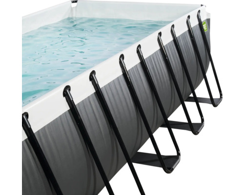 Aufstellpool mit Stahlrahmen und Wasser
