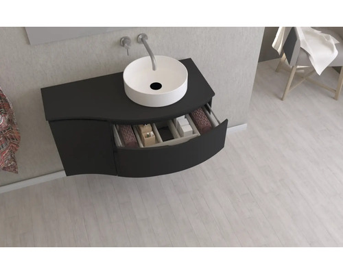 Waschtisch mit offenem Schubfach und Aufsatzwaschbecken im Badezimmer