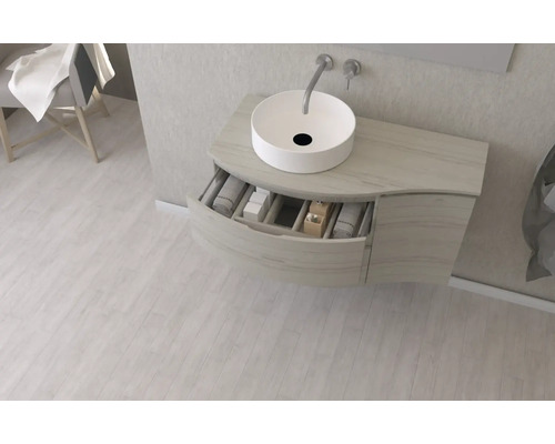 Badezimmer mit Waschtisch, Aufsatzwaschbecken und Schubladen