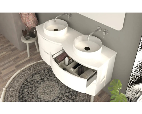 Badezimmer mit Doppelwaschtisch, Aufsatzwaschbecken und offenem Schubladenelement