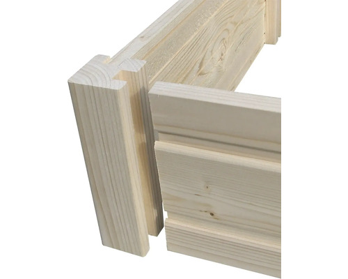 Detailansicht einer Holzkonstruktion für den Gartenhausbau