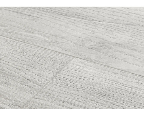 Nahaufnahme von hellem Laminatboden mit Holzstruktur