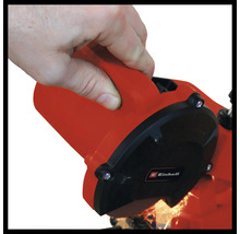 Person bedient eine Schleifmaschine mit Einhell Logo.