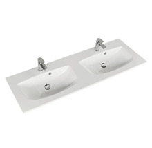 Doppelwaschtisch mit zwei Becken und Armaturen