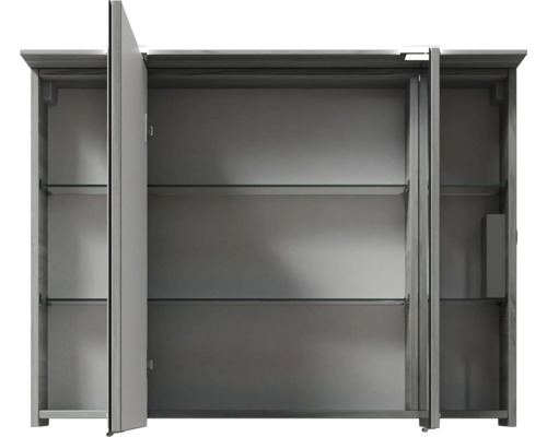 Geöffneter Spiegelschrank mit Glasablagen für das Badezimmer