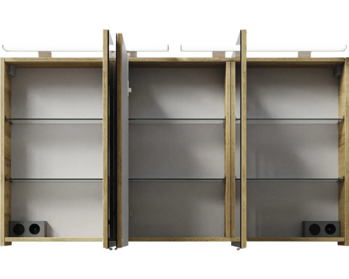 Offener Spiegelschrank mit Glasböden und Beleuchtung
