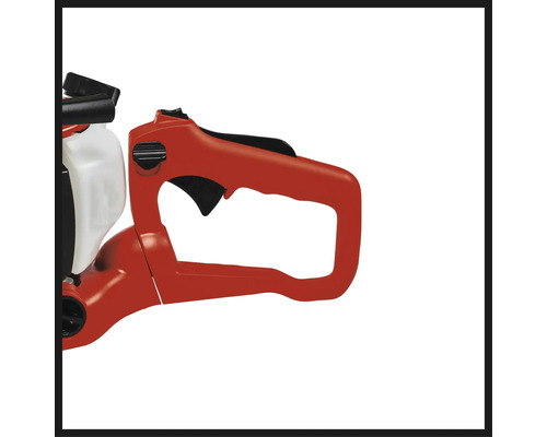 Detailansicht des Griffs einer Motorsäge.