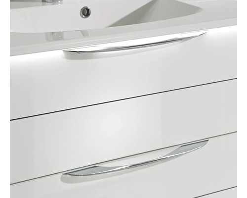 Detailansicht eines weißen Waschtischunterschranks mit zwei Schubladen und Griffen