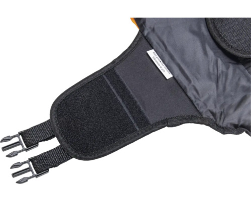 Detailaufnahme einer Hundejacke mit Klettverschluss und Schnallen