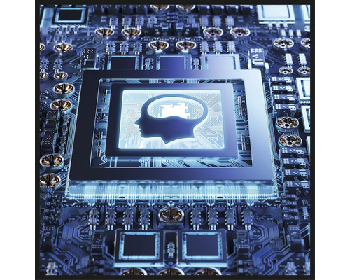 Nahaufnahme einer Computerplatine mit einer stilisierten Darstellung eines menschlichen Kopfes, die künstliche Intelligenz symbolisiert.