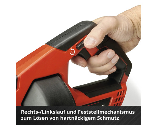 Hand hält eine Reinigungsbürste mit Rechts-/Linkslauf