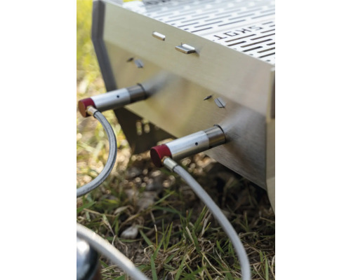 Detailansicht eines Gasgrills mit Gasanschluss