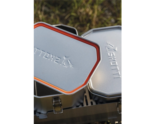 Zwei Skotti Grills Transportboxen aus Aluminium