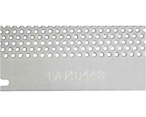 Metallplatte mit Lochmuster und Produktnummer