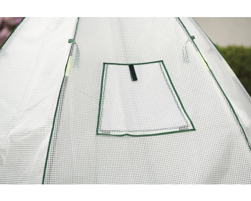 Detailansicht eines Gewächshauses mit Fenster