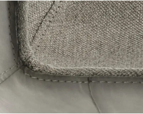 Detailansicht eines gepolsterten Möbelstücks mit Textilbezug und Ziernähten.