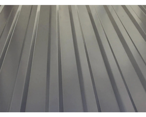 Nahaufnahme einer Stahltrapezplatte für Dacheindeckungen.