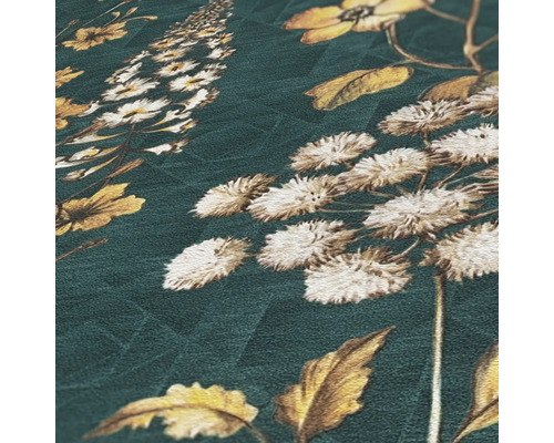 Tapete mit Blumenmuster auf dunklem Grund