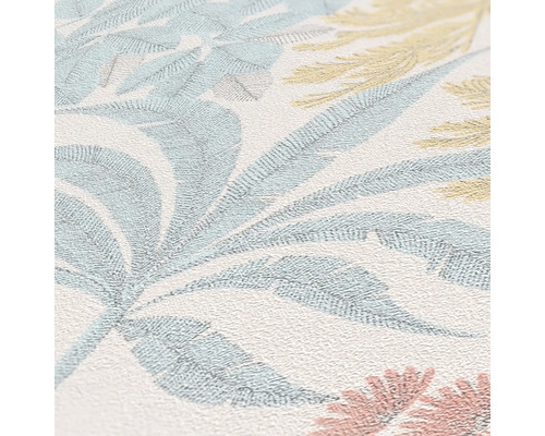 Detailansicht einer floral gemusterten Tapete.