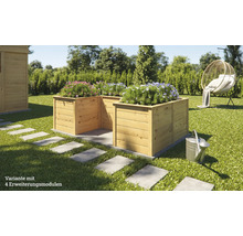 Holzhochbeet mit Blumen im Garten