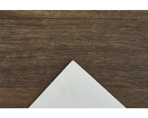 Weisse Ecke auf braunem Holzgrund