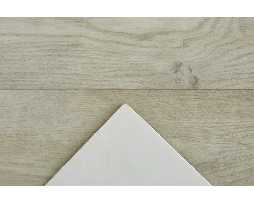 Holzboden mit einer weißen Ecke