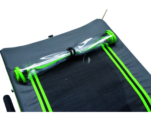 Fahrradanhänger mit aufgerollter, transparenter Plane
