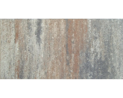 Pflasterstein mit strukturierter Oberfläche