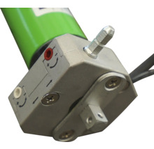 Detailansicht eines Rollladenmotors mit Einstellschrauben