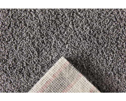 Nahaufnahme eines grauen Teppichs mit Textilrücken