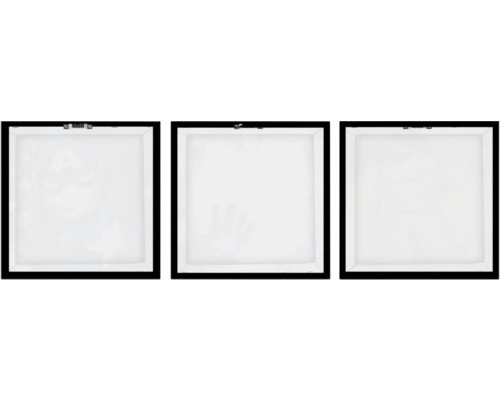 Rückseite von drei gerahmten Leinwandbildern mit Aufhängern
