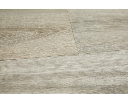 Nahaufnahme von Laminatboden in Holzoptik