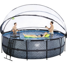 Runder Swimmingpool mit Überdachung und Leiter im Garten