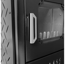 Detailansicht eines Kaminofens mit Griff und Brennraum