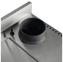 Detailansicht eines Kaminofenanschlusses aus Metall