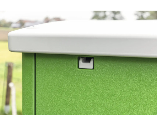 Detailansicht eines Gartenschranks mit Verschluss