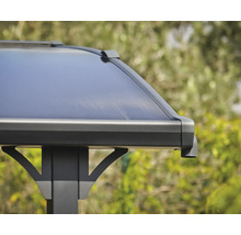 Detailansicht einer Terrassenüberdachung mit transparentem Dach und Rahmen
