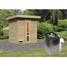 Außensauna aus Holz mit Saunaofen im Garten