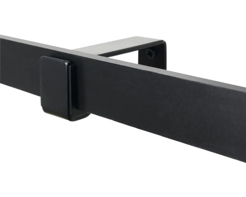 Detailansicht einer Gardinenstange mit Halterung zur Wandmontage