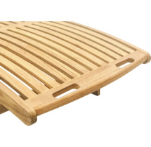 Detailansicht einer Holzliege mit Lattenrost