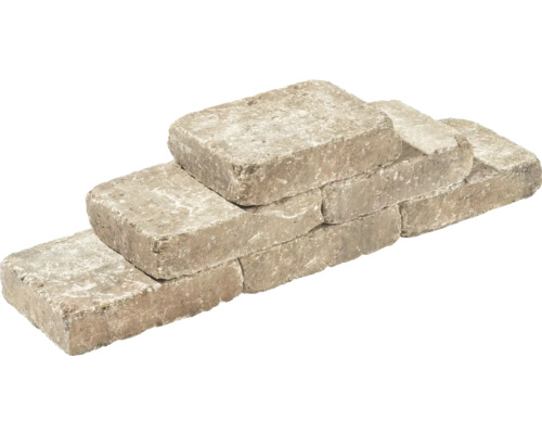 Gestapelte Pflastersteine für den Außenbereich