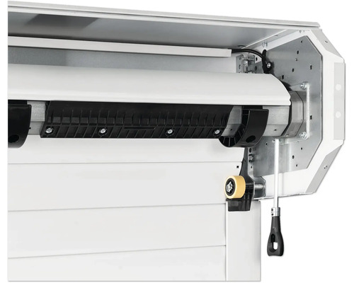 Detailansicht eines Rollladensystems mit Kurbelbedienung