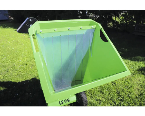 Grüner Holzhäcksler mit transparentem Schutz