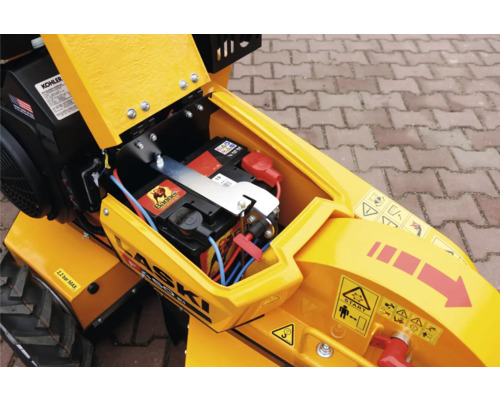 Detailansicht des gelben Laski Schredders mit freigelegter Batterie