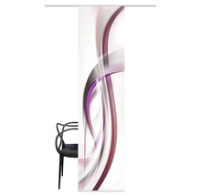 Schiebegardine mit abstraktem Muster und Stuhl