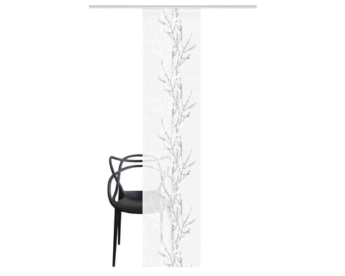 Schiebevorhang mit Pflanzenmuster neben einem Stuhl