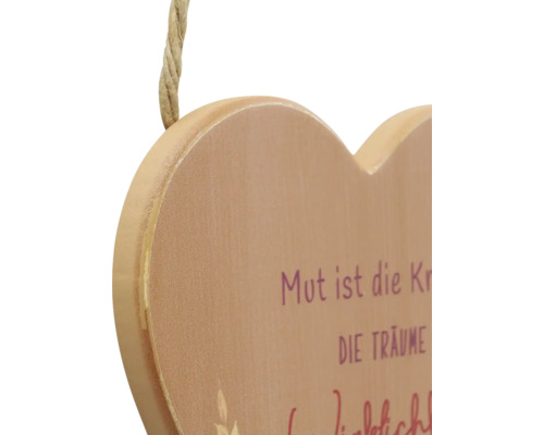 Herzförmiges Holzschild mit Aufschrift und Kordelaufhängung