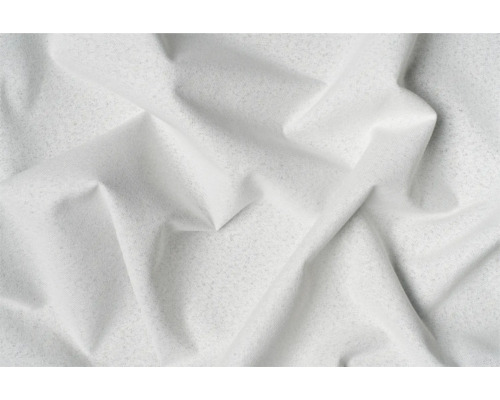 Detailaufnahme eines weißen, gefalteten Vliesstoffes.